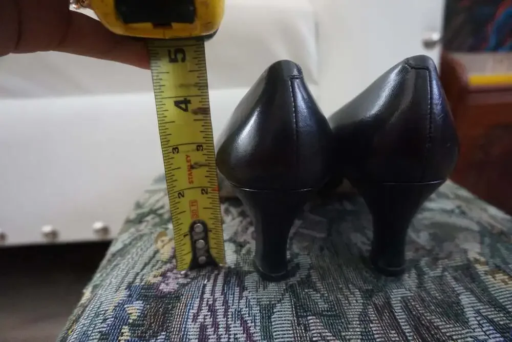 Vintage 9-2-5 So Soft Women's Black Leather Pointed Toe Mid-Heel Pumps